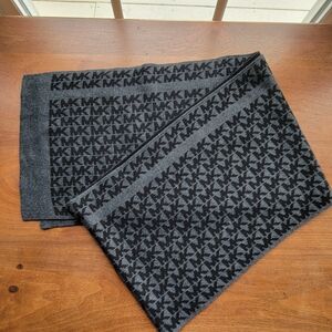 Michael Kors Black and Gray Houndstooth Scarf